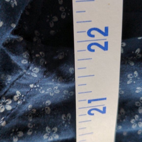 Blue button-down shirt with tiny white Hibiscus print - Picture 3 of 4